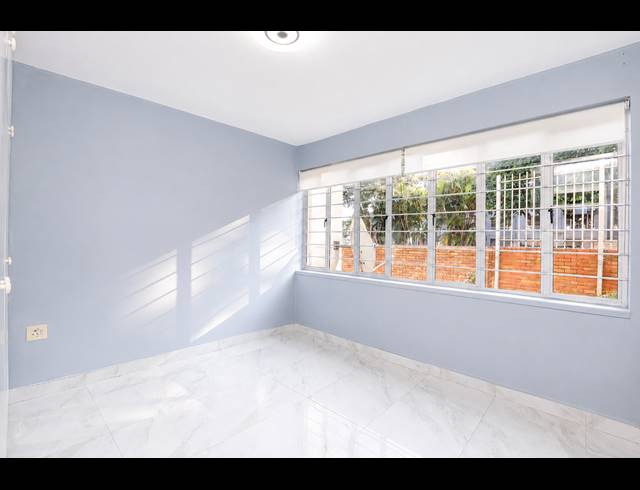 2.5 BEDROOM APARTMENT FOR SALE IN ESSENWOOD